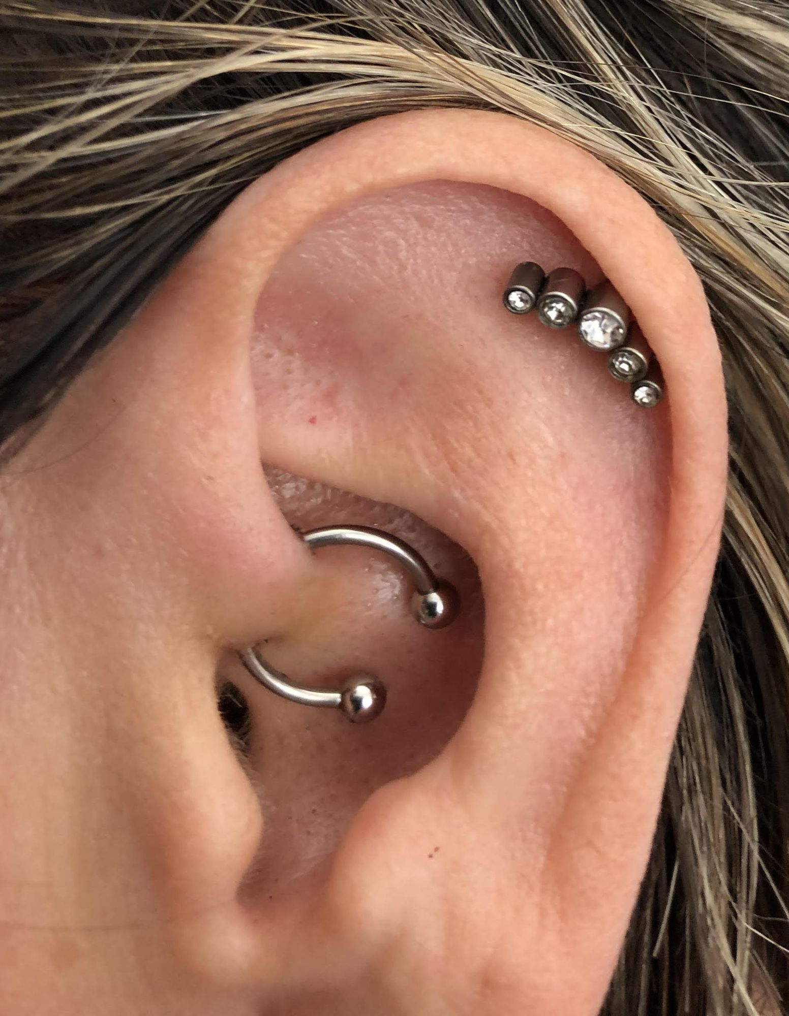 Photo piercing thérapeutique pour migraine et insomnie